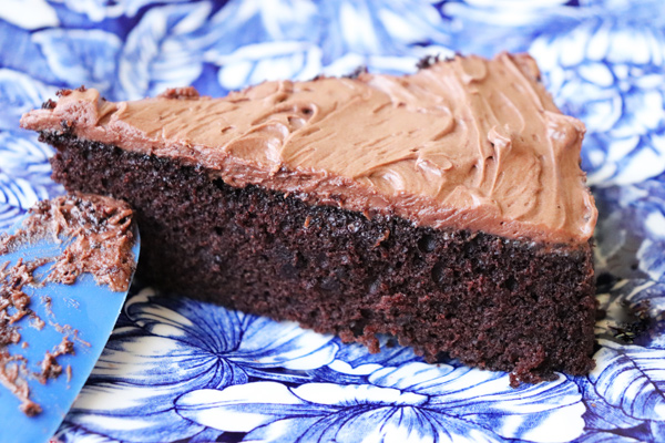Bake Delicious Eggless Chocolate Caramel Cake For Your Special Days